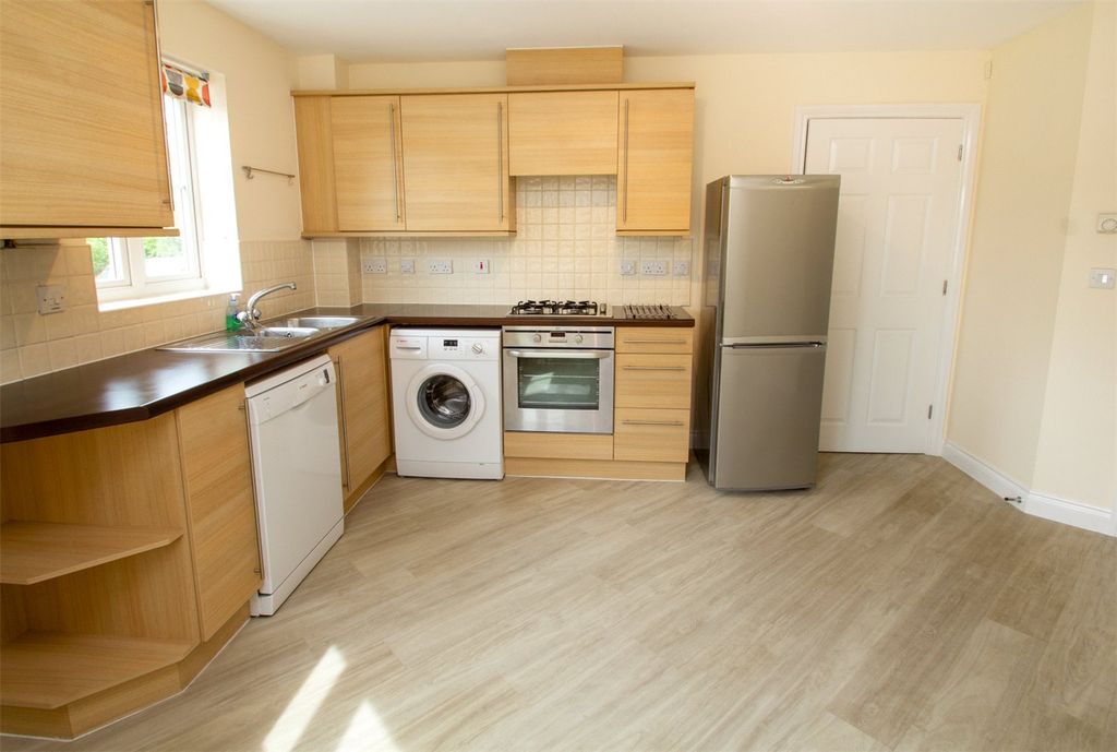 Property photo 2 of 10 Kitchen