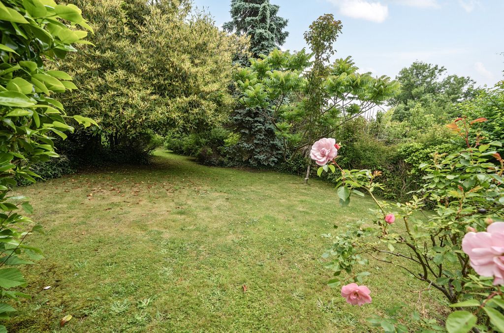 Property photo 2 of 21 Garden