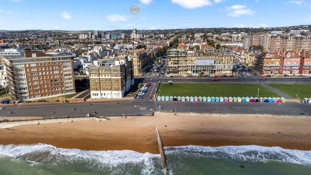 Property photo 2 of 26