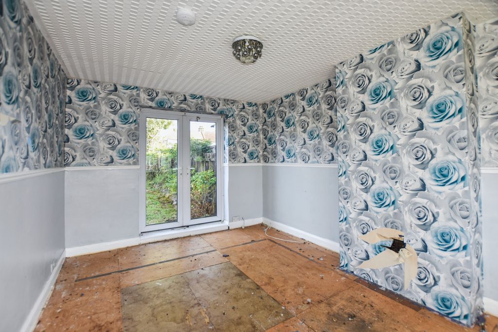 Property photo 2 of 18 15 Coote Road, Bexleyheath, Da7 4Pr