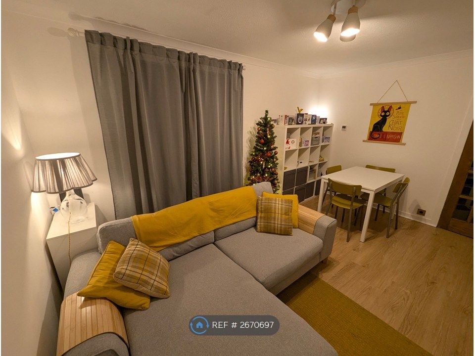 Property photo 2 of 12 Living Room