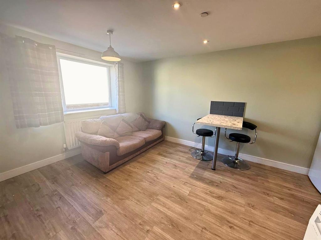 Property photo 3 of 6 841d877d-d5F3-426E-A189-3Ede89A9107c.Jpg