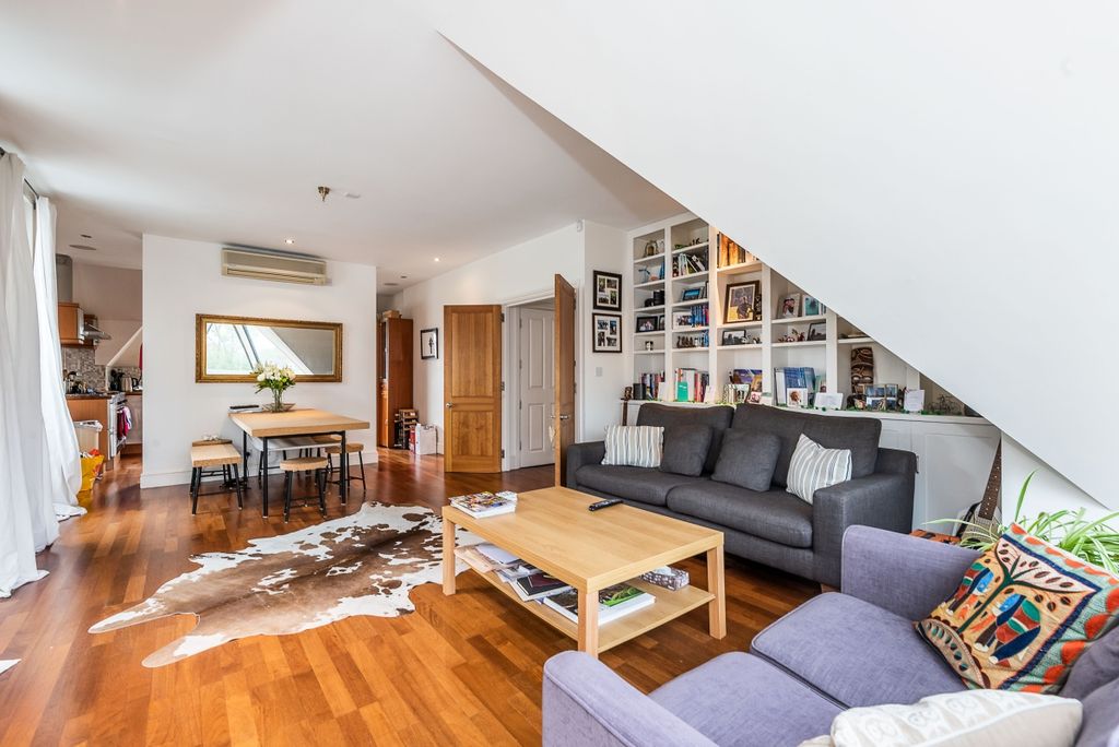 Property photo 2 of 8 Reception