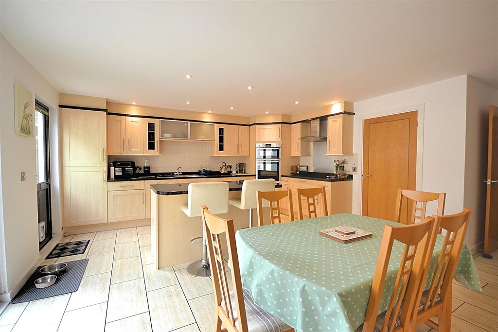 Property photo 2 of 33 63.Png