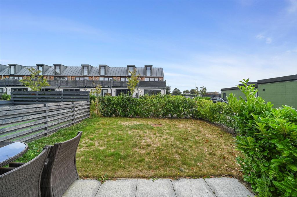 Property photo 3 of 10 Garden