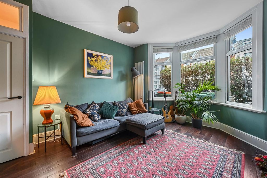 Property photo 2 of 21 Living Room/Bedroom