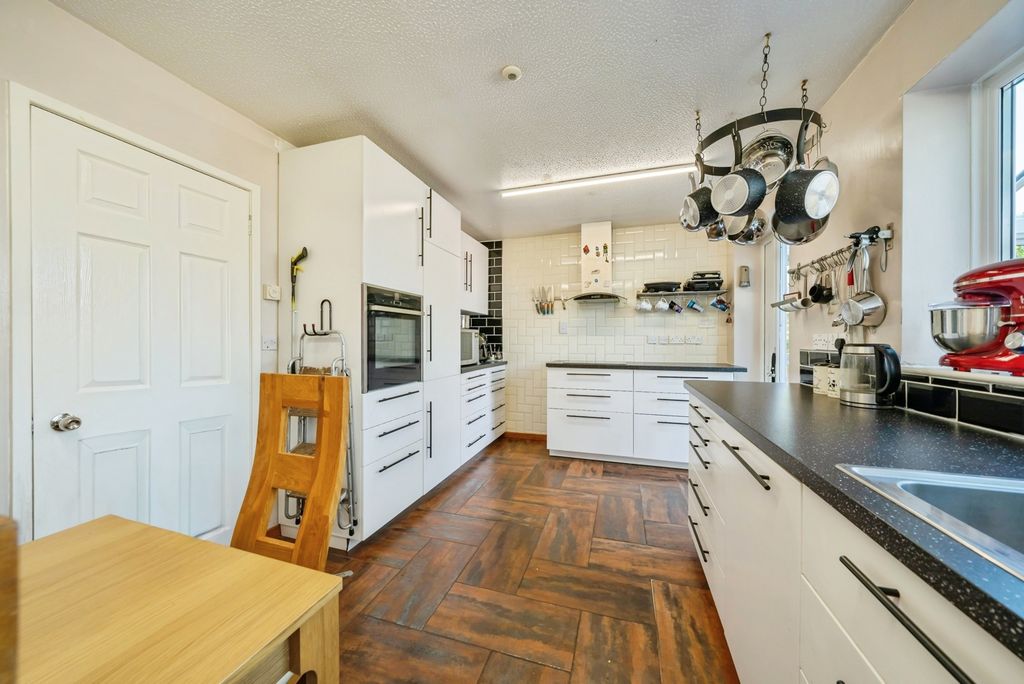 Property photo 3 of 19 Kitchen/Diner