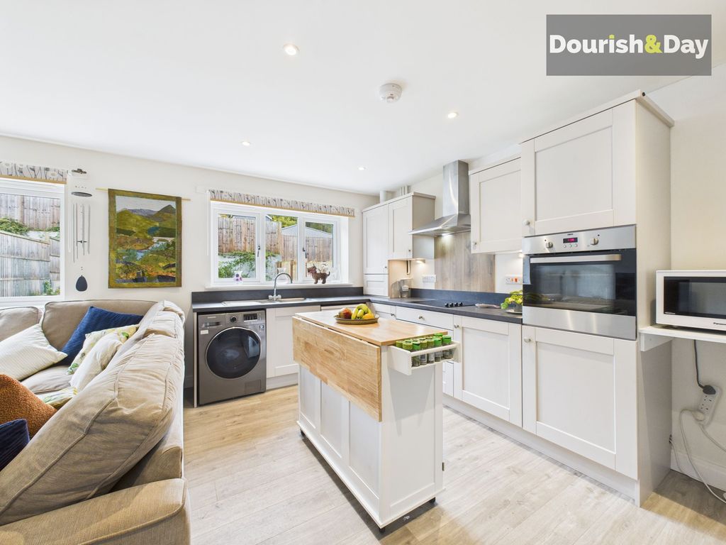 Property photo 3 of 11 Kitchen Area