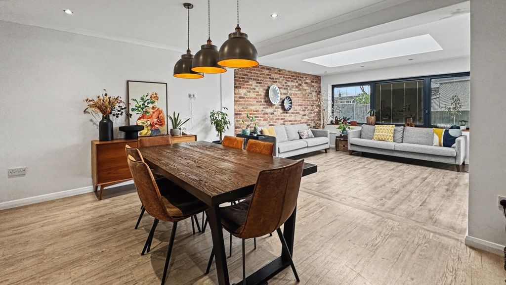 Property photo 1 of 12 Spacious Open-Plan Living And Dining Area With A l...