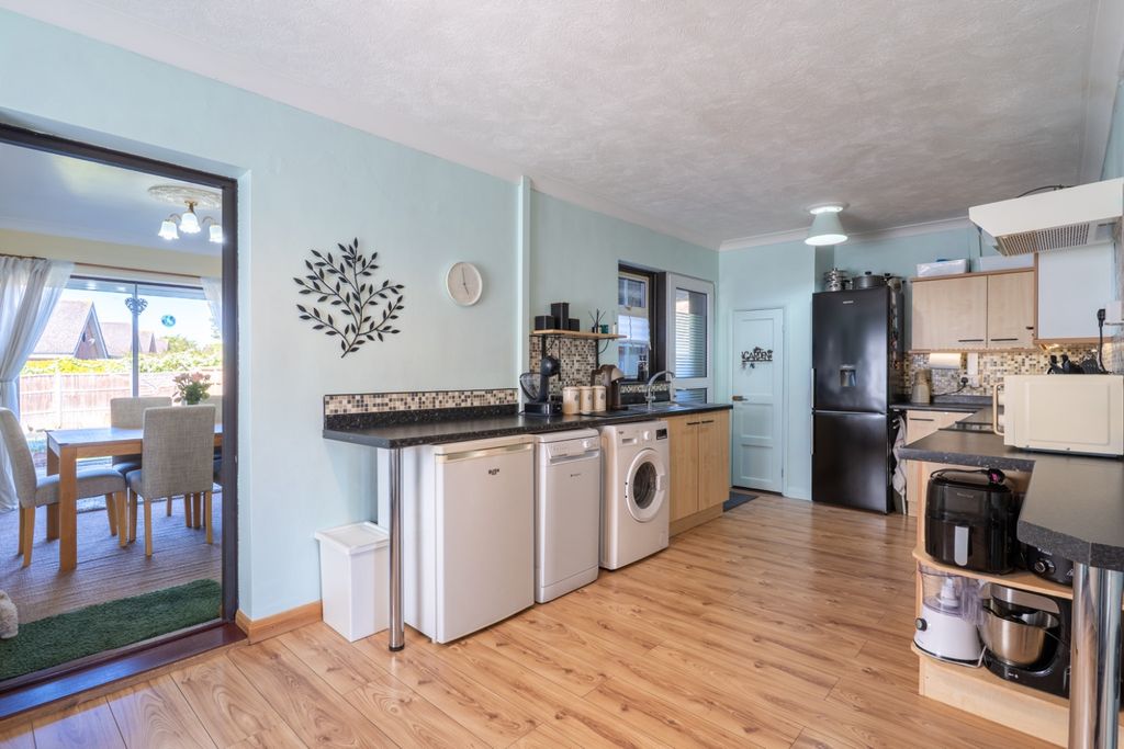 Property photo 3 of 21 4820783