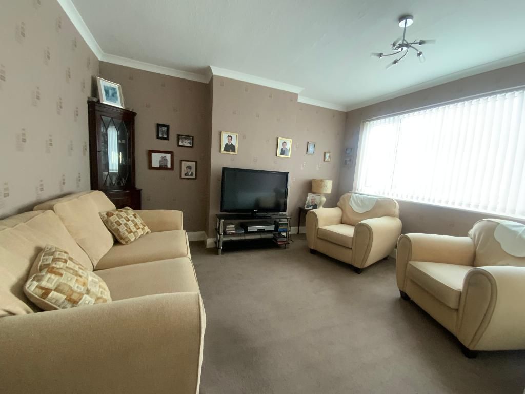 Property photo 2 of 16 Living Room 13'8 x 11'2