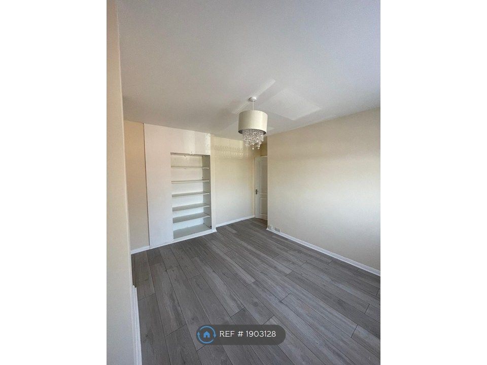 Property photo 3 of 17 Master Bedroom