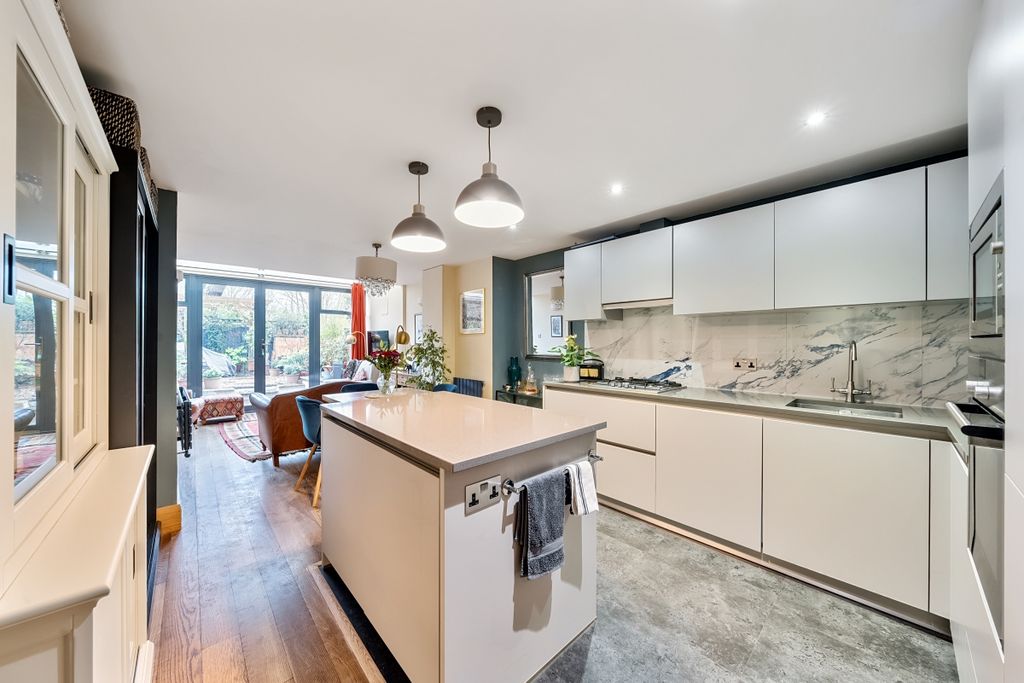 Property photo 3 of 17