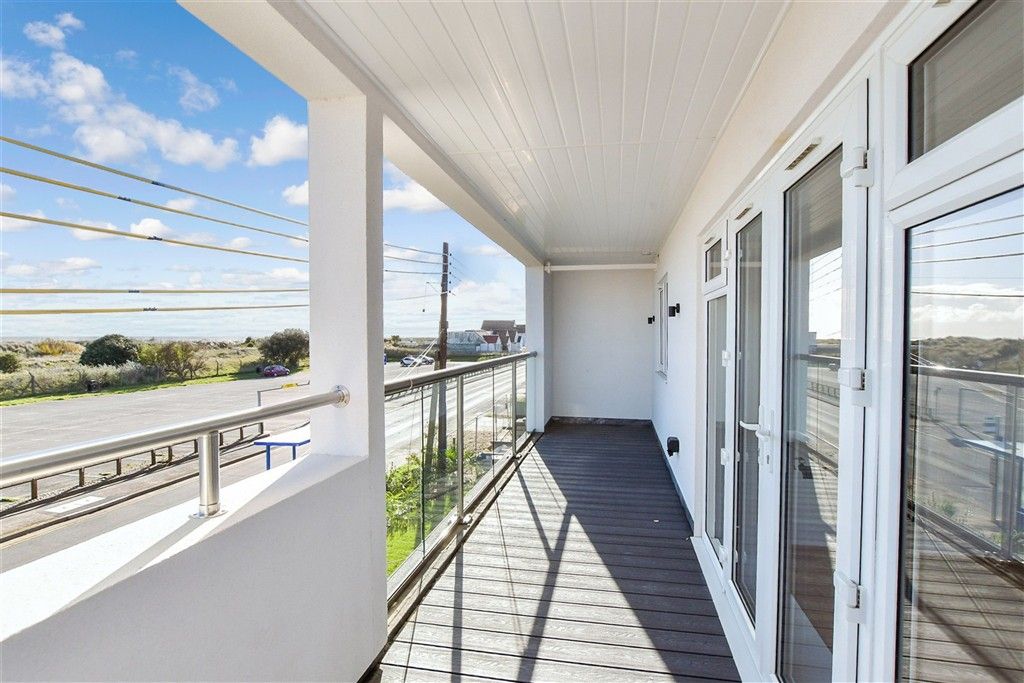 Property photo 2 of 9 Balcony / Terrace