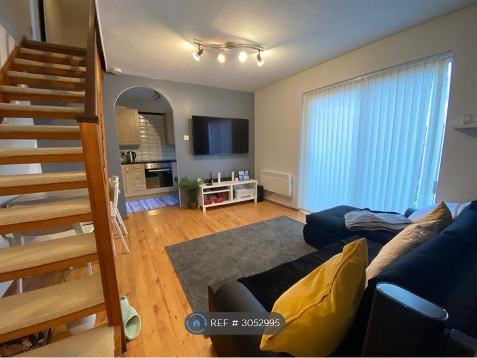 Property photo 3 of 17 Lounge