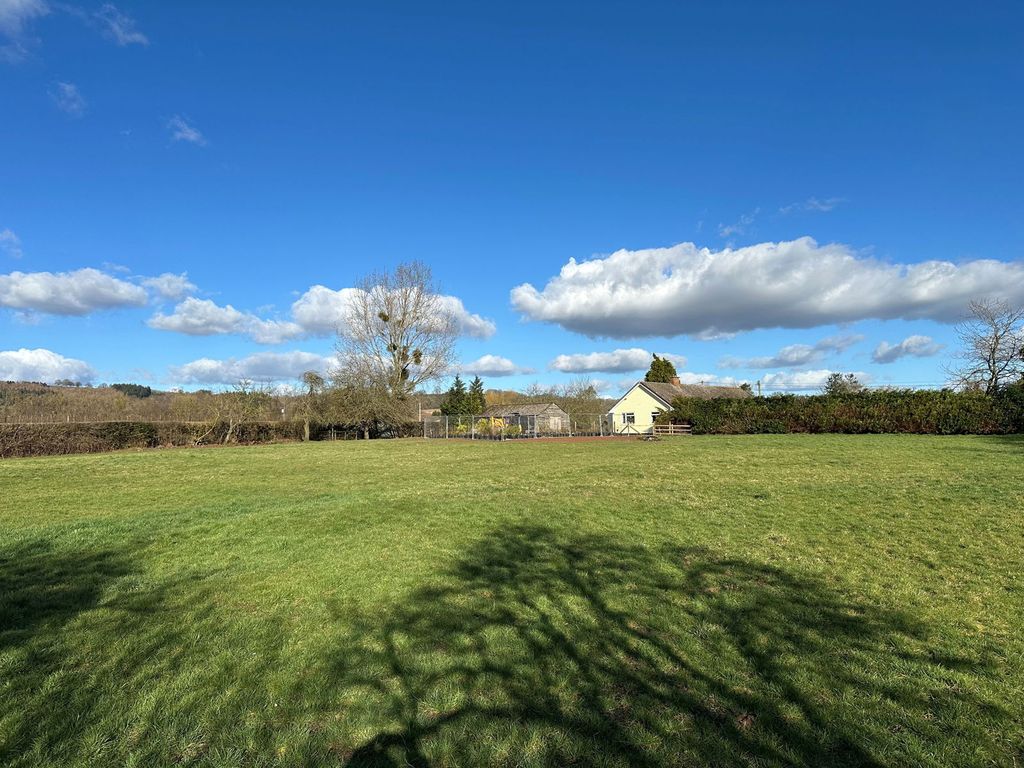 Property photo 2 of 27