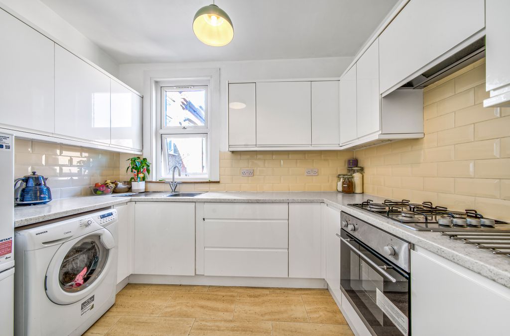 Property photo 3 of 8 Kitchenangle1