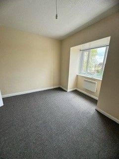 Property photo 1 of 9 Room