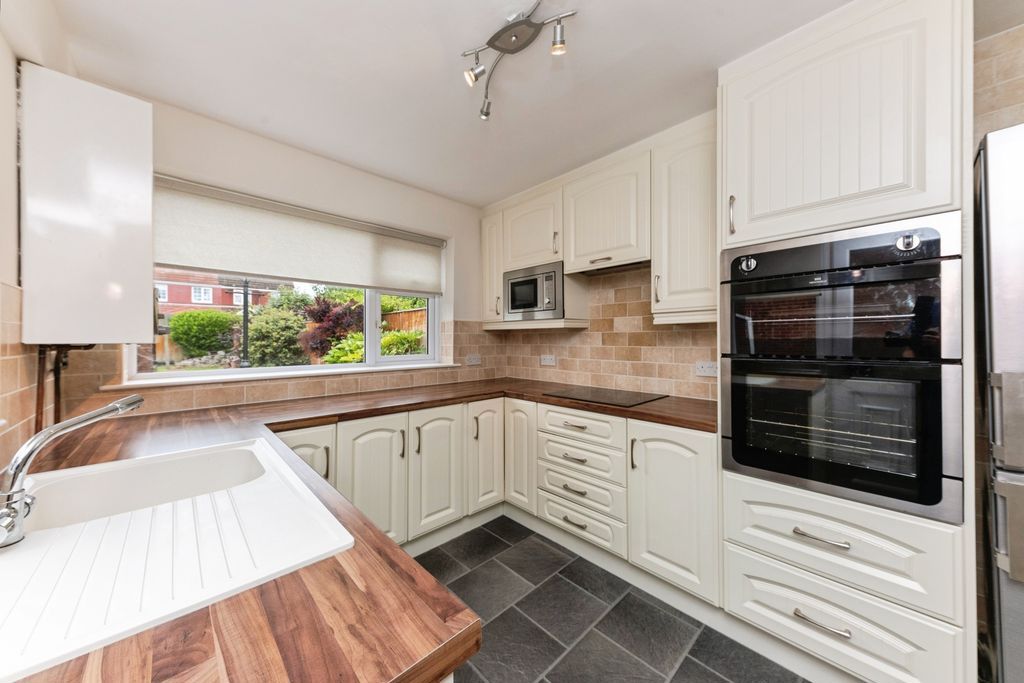 Property photo 3 of 16 Kitchen Pic 2