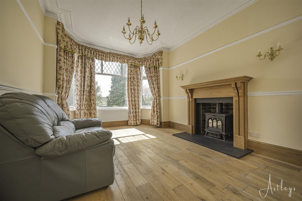 Property photo 3 of 37 Sitting Room