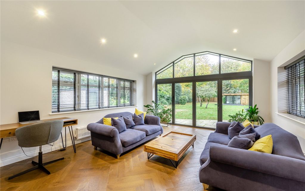 Property photo 2 of 27 Sitting Room