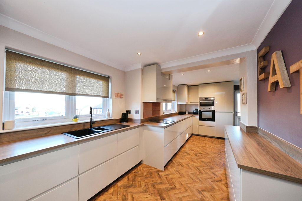 Property photo 2 of 36 Dscf4539