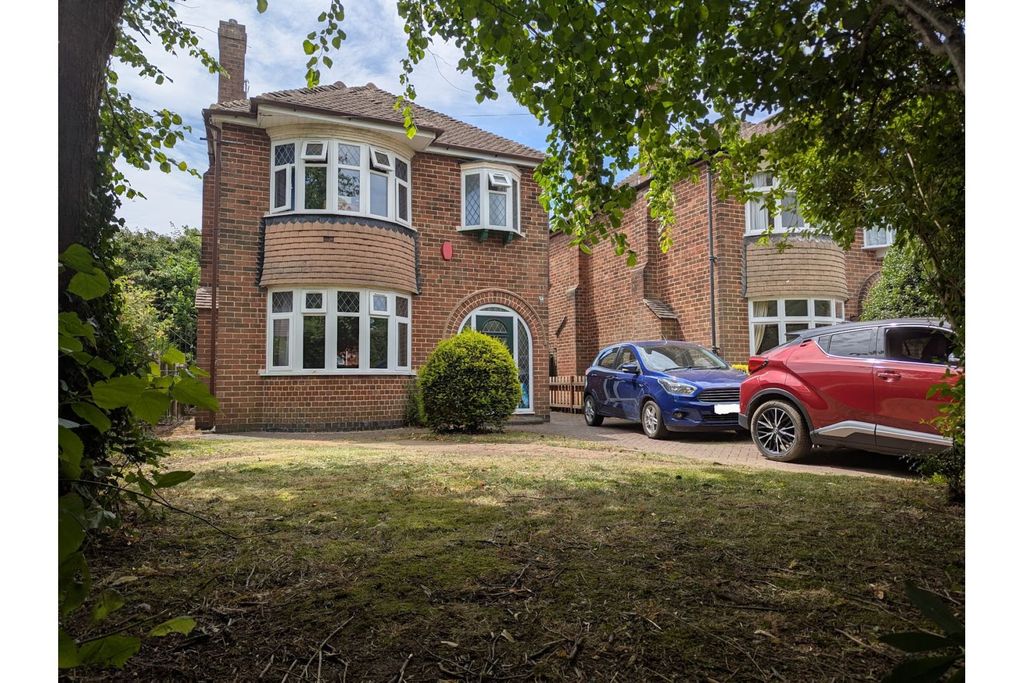 Property photo 1 of 16 Front Garden