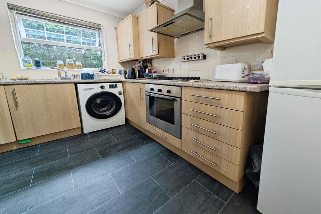 Property photo 2 of 7 (Main)