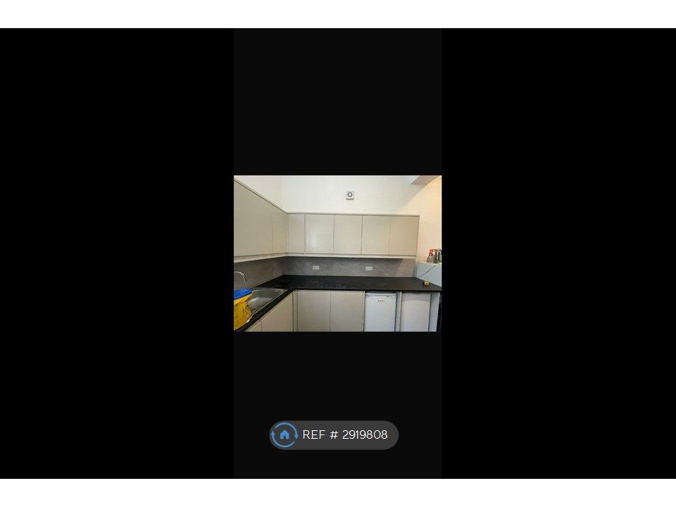 Property photo 1 of 10 Kitchen
