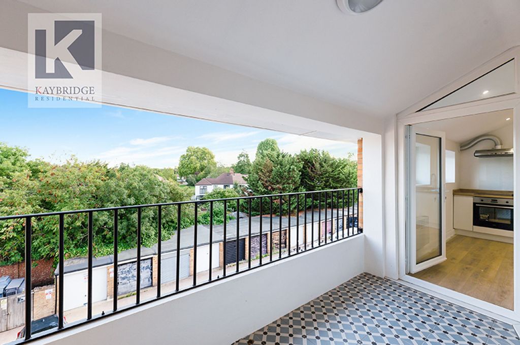 Property photo 1 of 10 Kingston Road, Epsom - Kt19 0Dt