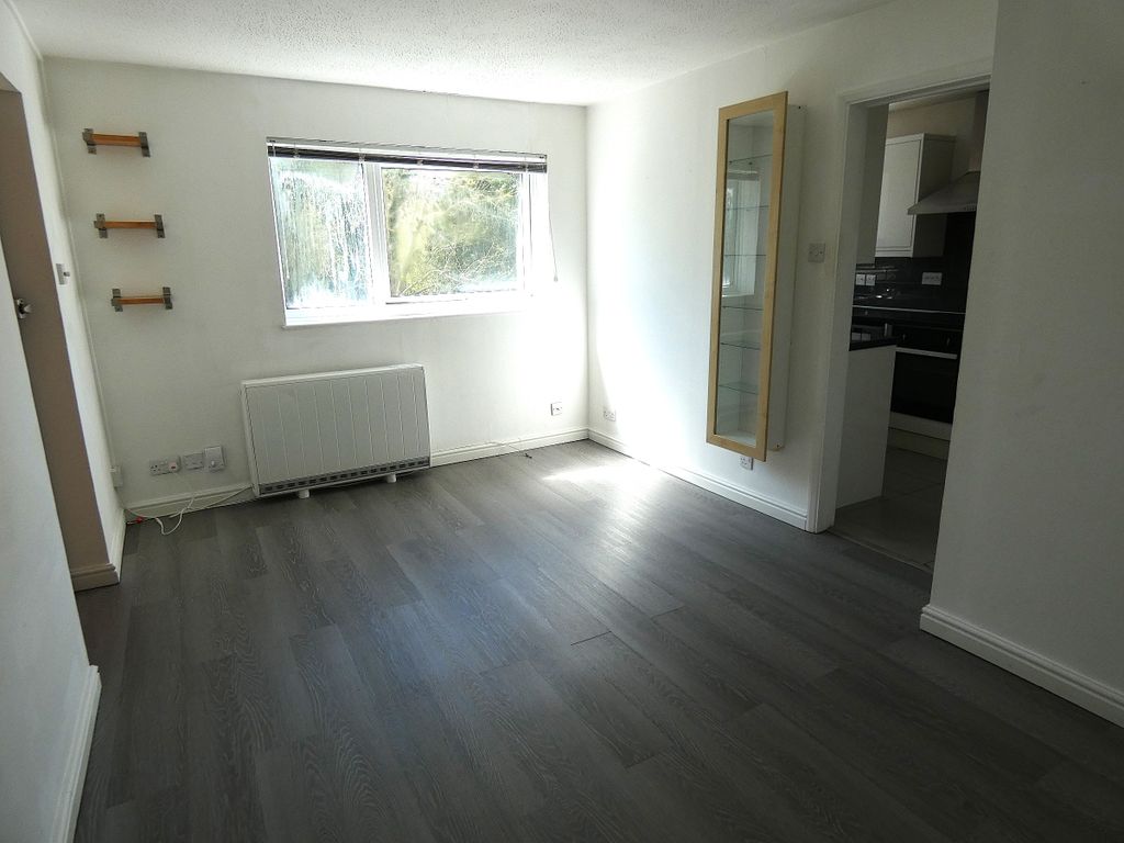 Property photo 2 of 11 Lounge: