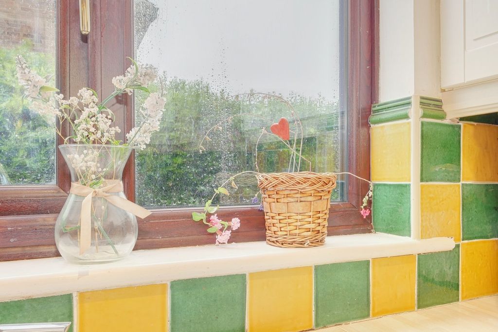 Additional image 6 of 2 bed flat for saleHailsham Road, Heathfield TN21