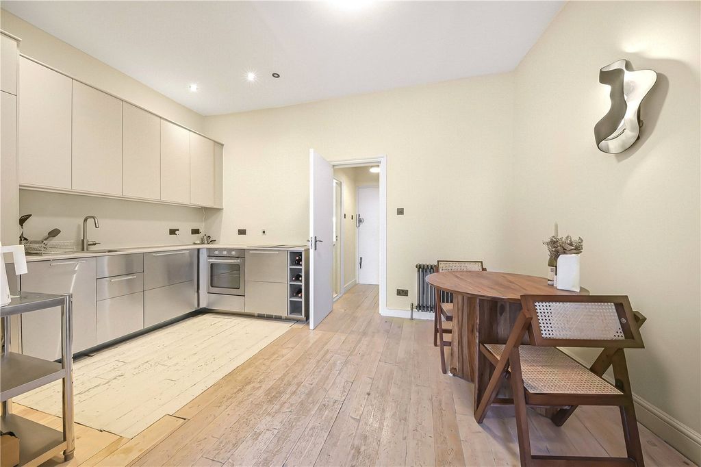 Property photo 3 of 11 Kitchen / Reception