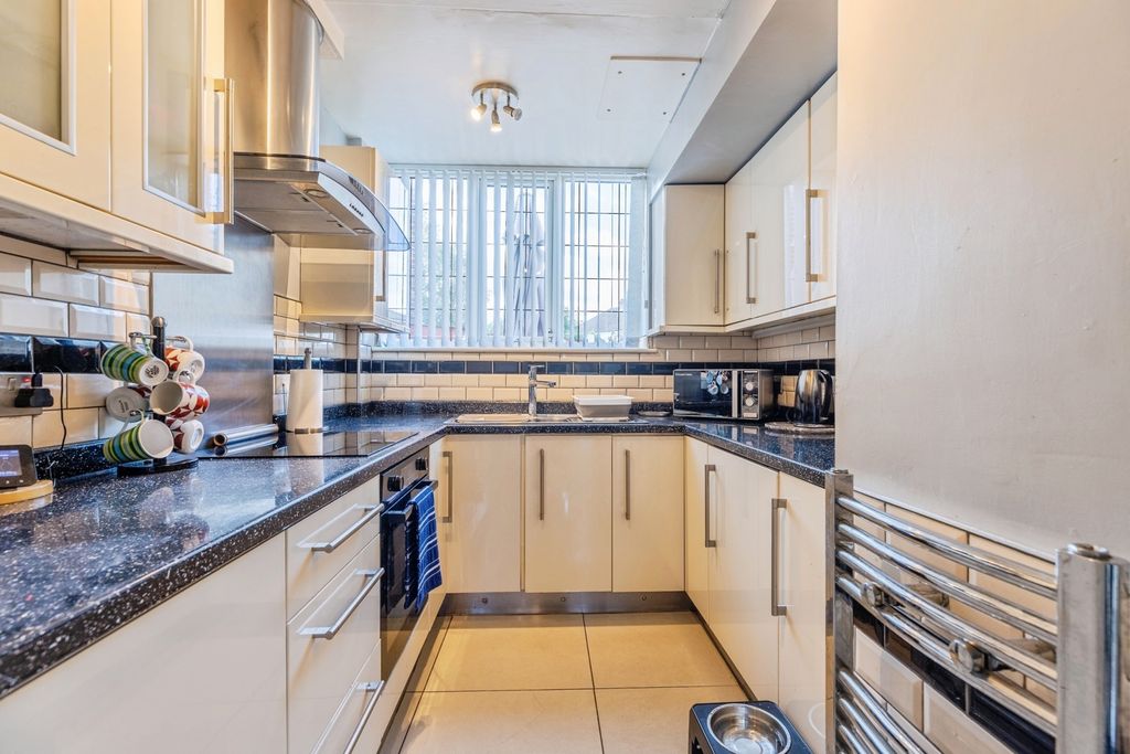 Property photo 3 of 18 Pbox-Img.Jpg