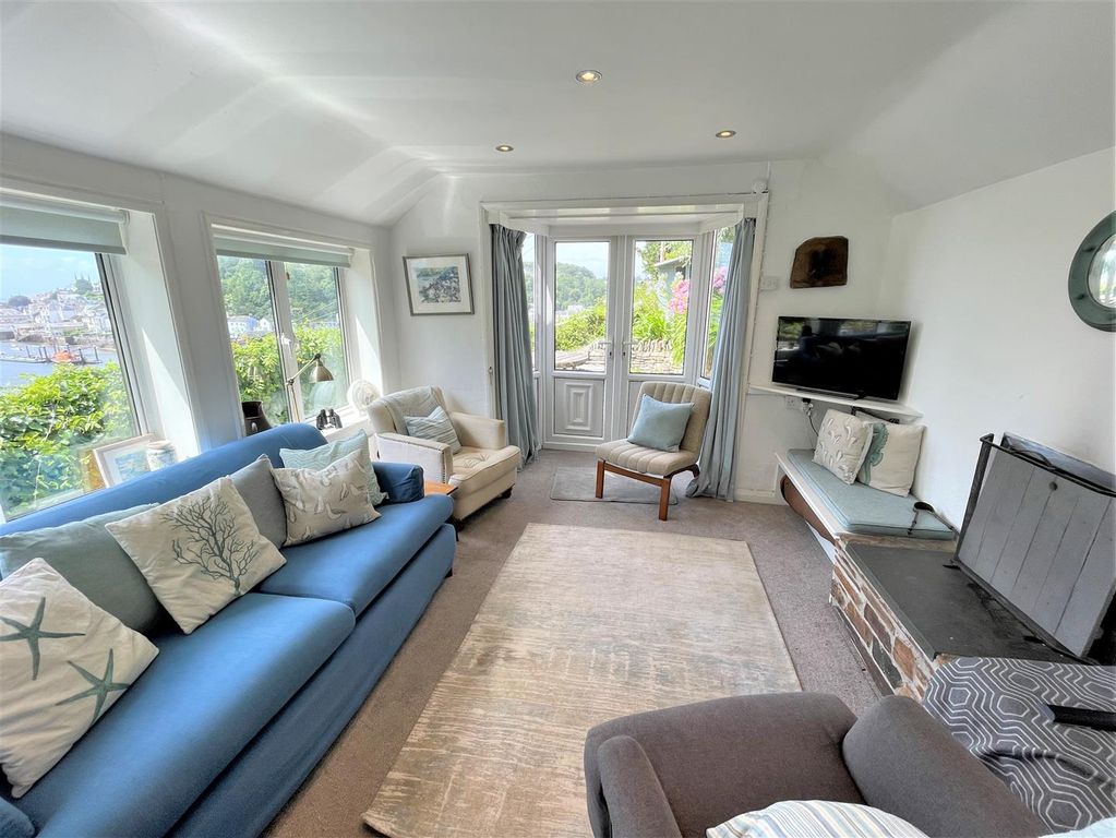 Property photo 3 of 17 Sitting Room.Jpg