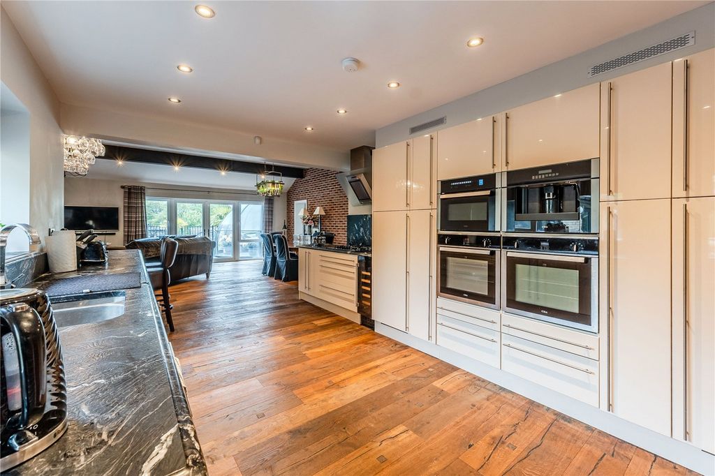 Property photo 3 of 20 Picture No. 11