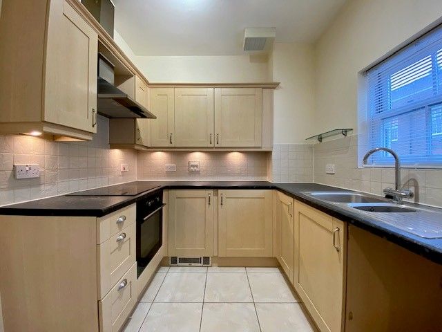 Property photo 3 of 7 Kitchen