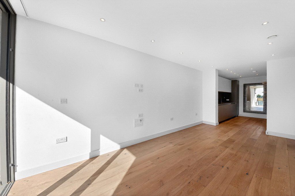 Property photo 2 of 15 Picture No. 11