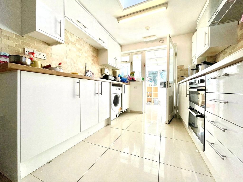 Property photo 2 of 4 Kitchen