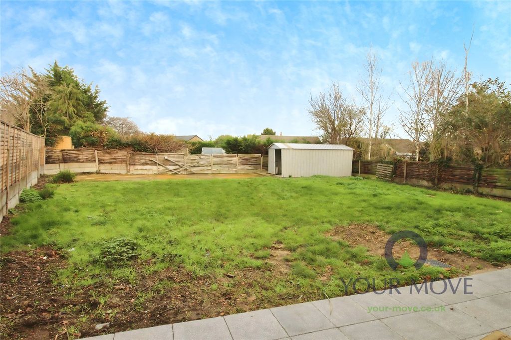 Property photo 2 of 18 Garden