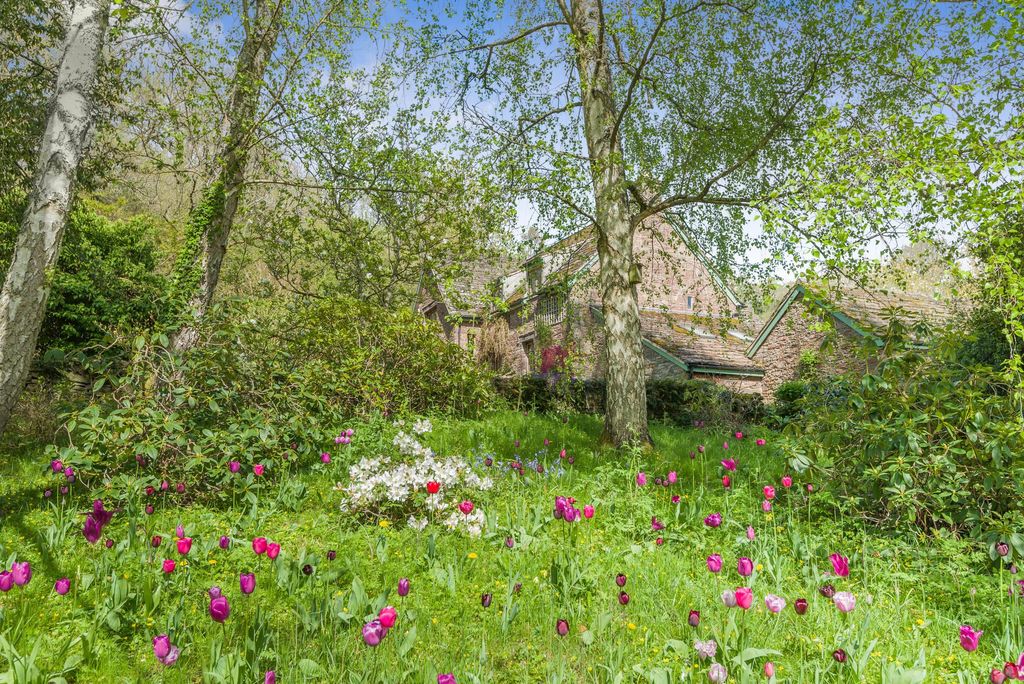 Property photo 2 of 33