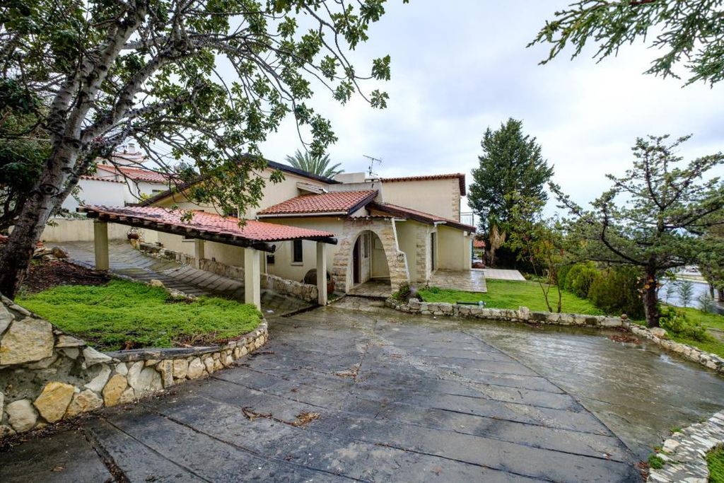 Property photo 2 of 21