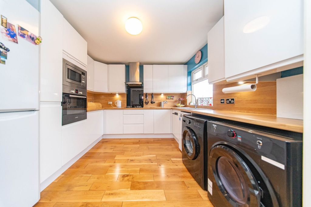 Property photo 3 of 35 Kitchen