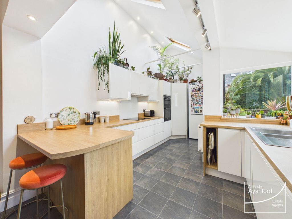 Property photo 3 of 33