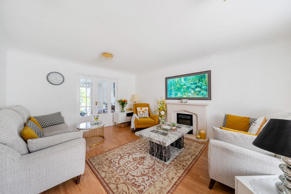 Property photo 3 of 18 1472640-11-6A26F4...