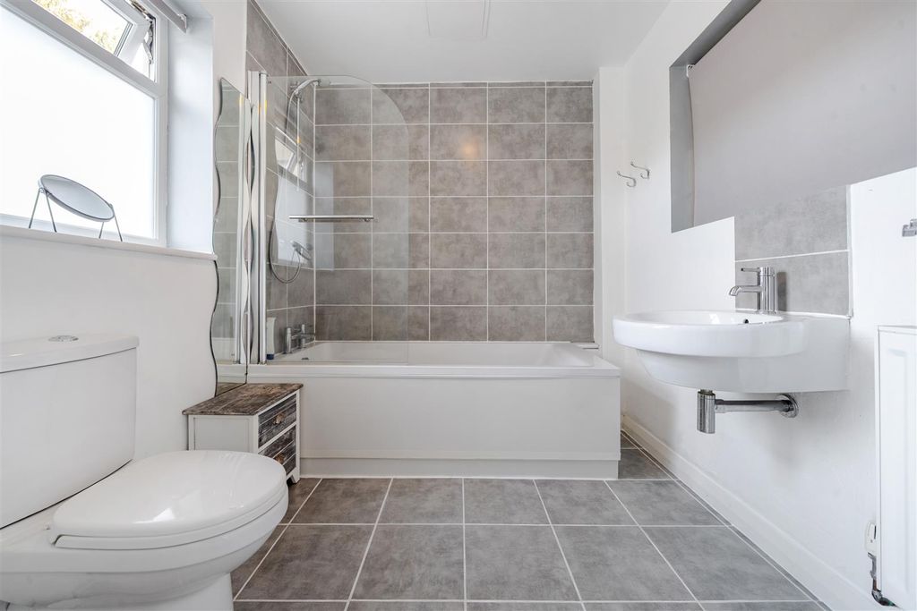 Property photo 3 of 12 Bathroom