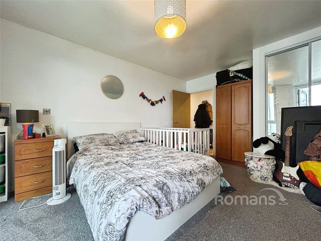 Additional image 5 of 2 bed flat for saleFarnborough Road, Farnborough, Hampshire GU14
