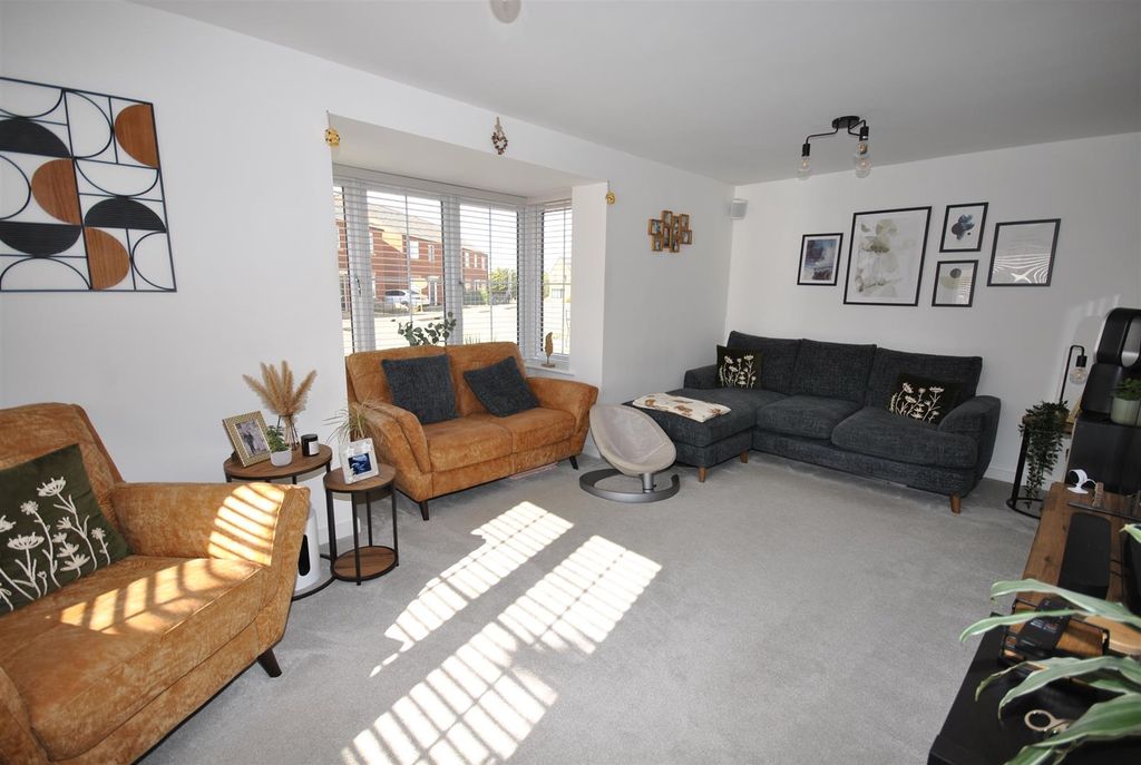 Property photo 3 of 22 0346Lounge.Jpg