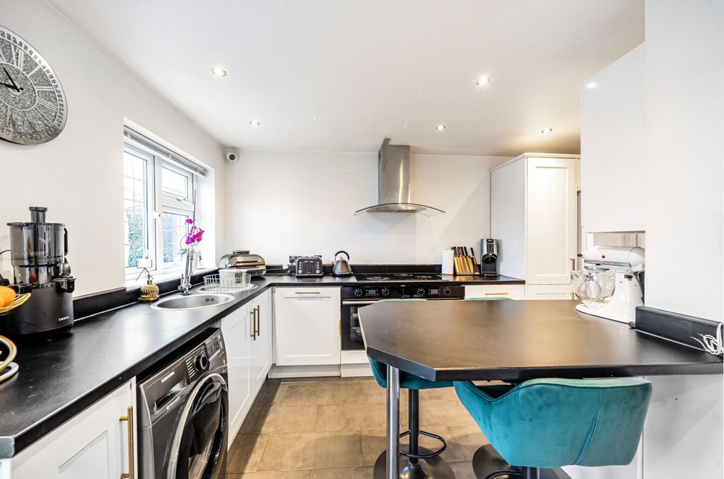 Property photo 3 of 18