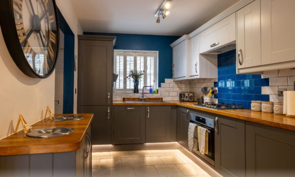 Property photo 1 of 27